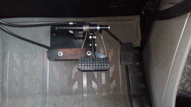 Double pédalier véhicule école