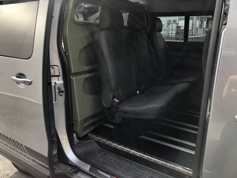 Aménagement véhicule Gironde : Cabine approfondie 3 places sur Opel Vivaro